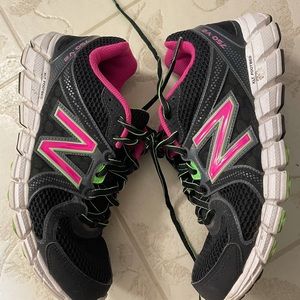 woman’s black pink and green tennis shoes